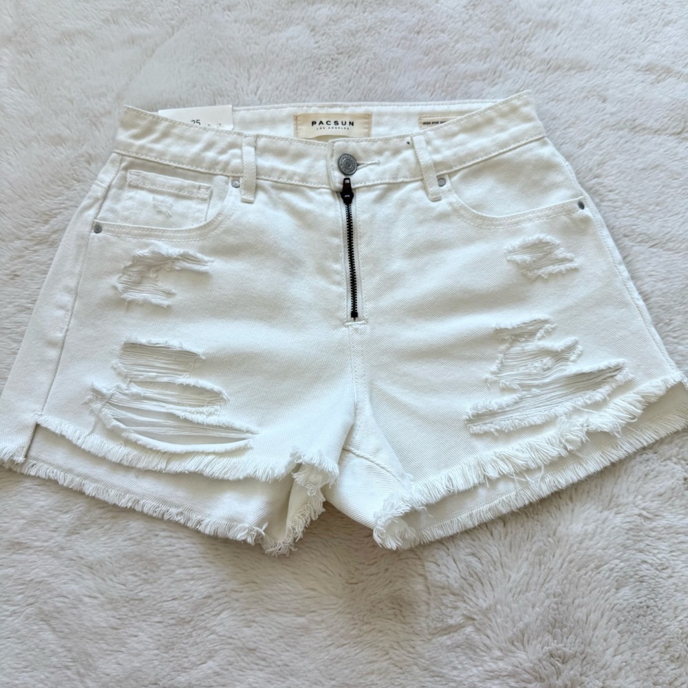 NEW!!! PacSun women high rise white shorts size 25